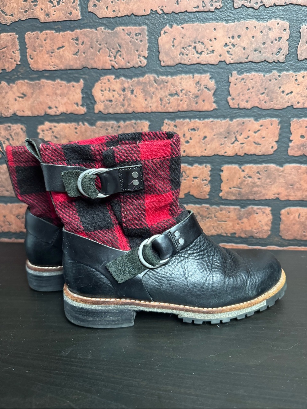 Woolrich Baltimore Black Leather & Red Plaid Women’s Ankle Boot - EUC- Size 7